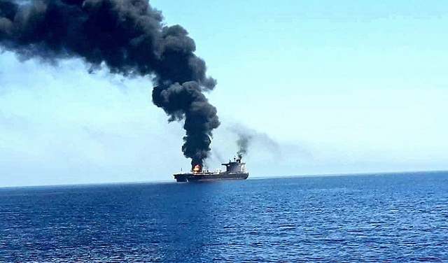 عاجل: انصار الله يستهدفون سفينة في جنوب عدن لأول مرة منذ أسابيع
